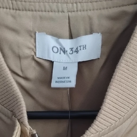 NWT 😍 On 34th  Women's Tan Bomber Jacket Size Medium 💜 - Picture 2 of 7